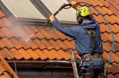 Démoussage et hydrofuge de toiture à Ferrières-Poussarou